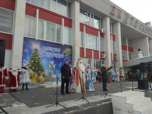 Всероссийский Дед Мороз  зажигает огни на главной ёлке Тольятти